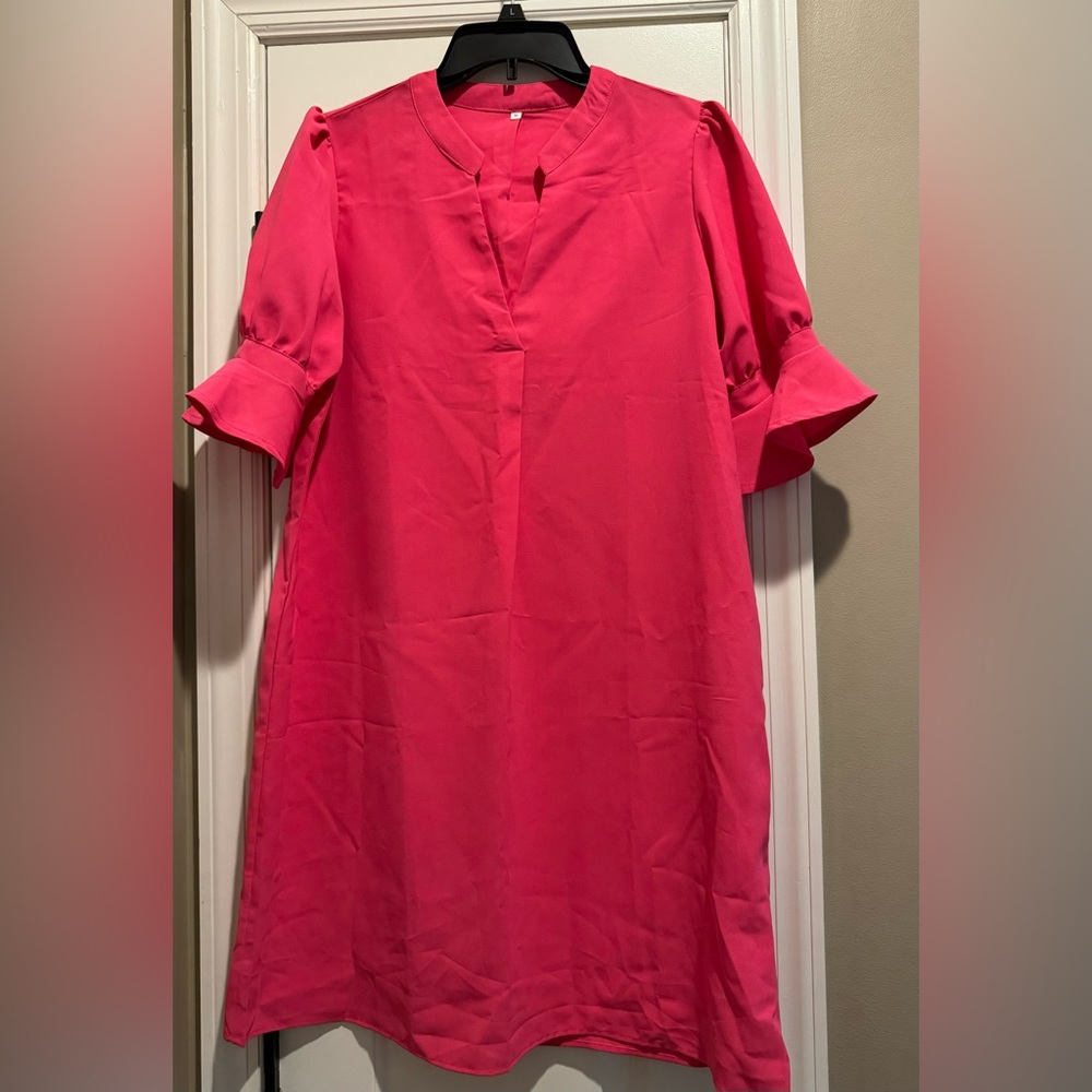 NWOT Women’s Rose red notch neck pleat ruffle-cuff shift dress